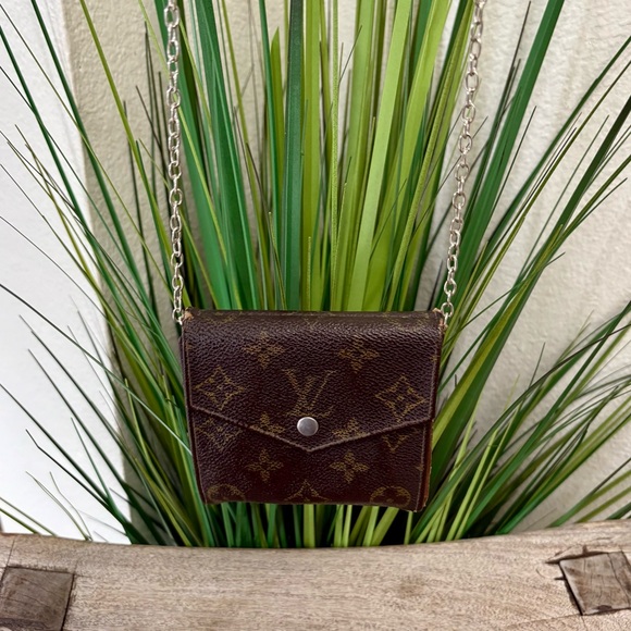 Louis Vuitton Monogram Elise Compact Wallet - Picture 2 of 16